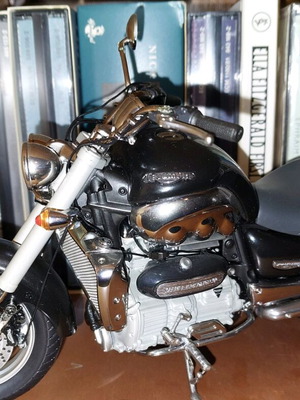 Triumph Rocket 3 Minichamps 1/12 like new