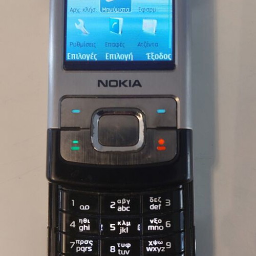 Nokia 6500 Slide phone like new with original charger, silver/black