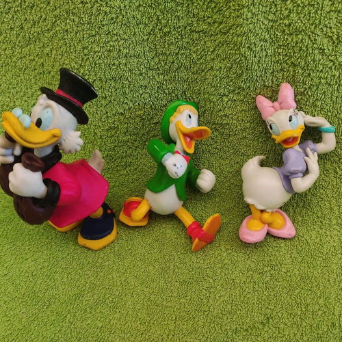 Disney figures used, pack of 11 collectible miniatures