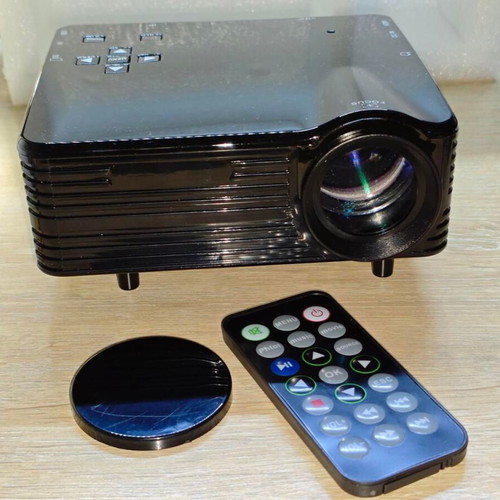 Mini Portable LED Projector HD with HDMI USB and SD like new