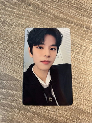 Stray Kids CLIO collaboration Seungmin double-sided in excellent condition