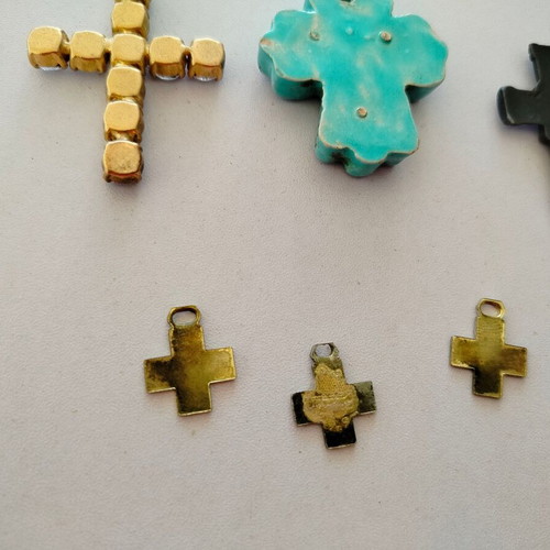 Cross pendants used, pack of 10, various materials and sizes