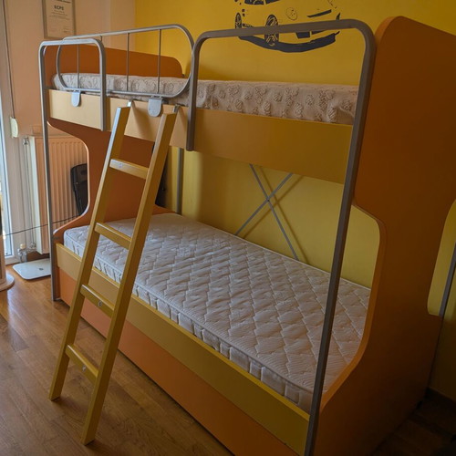 Modeco Top children's bunk bed with 3 beds and mattresses like new
