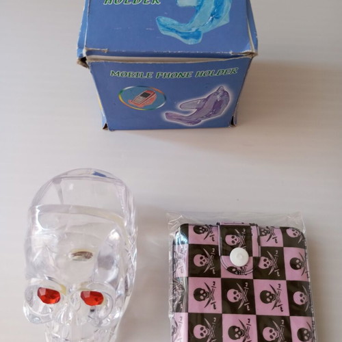 Goth wallet with skulls new, decorative skull stand gift
