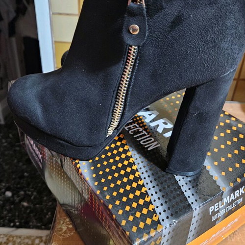 Suede high-heeled boots like new, size 38-39, black
