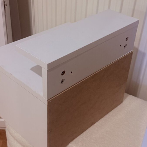 Nightstands set of 2 like new, white with shelf and cabinet