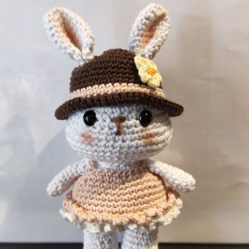 Pair of handmade amigurumi crochet dolls, 16 cm