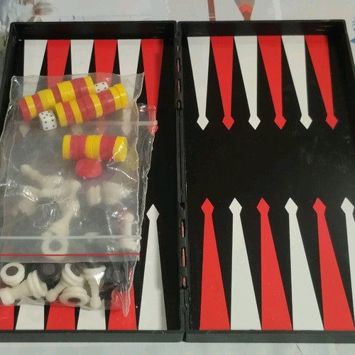 Magnetic Chess and Backgammon Vintage Travel Size like new