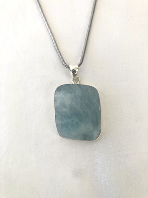 Aquamarine pendant and 925 silver chain new