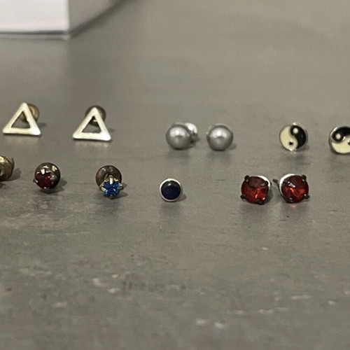 Set of 6 earrings like new, multicolored and gold-tone