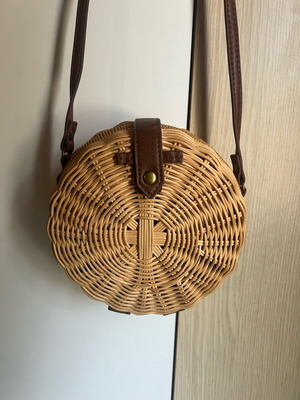 Straw summer crossbody bag like new, beige