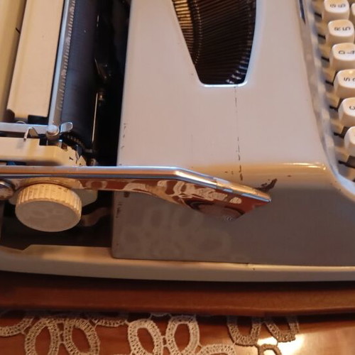 Mariza 12 Typewriter like new with Greek and English alphabet