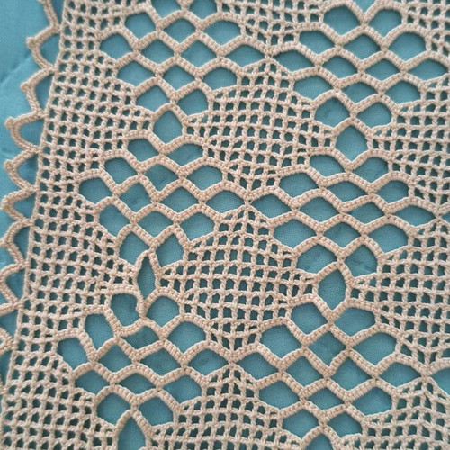 Handmade table runner like new with geometric lace pattern