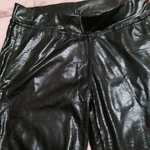 Black leggings with leather texture like new, size Medium-Large
