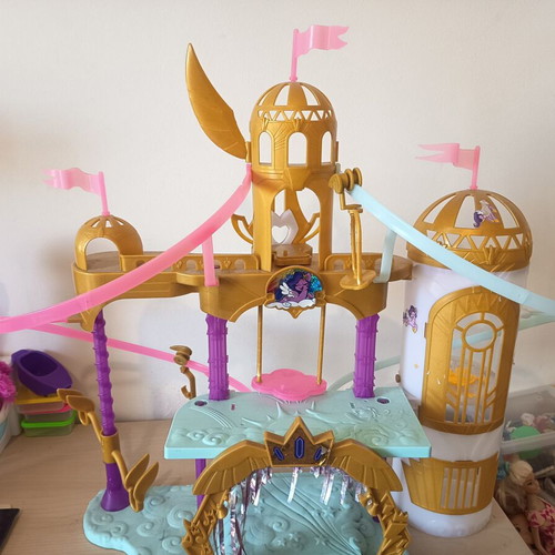 Little Pony castle used with missing wing and curtain