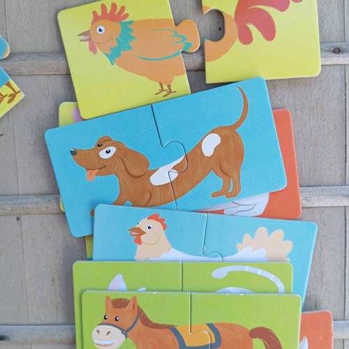 Baby puzzle game with animals