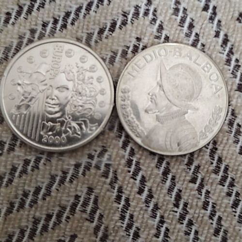 Collectible coins Panama 1967 and French RF Francs like new