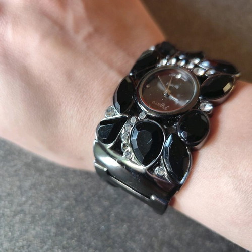 Figaro black watch like new, women's