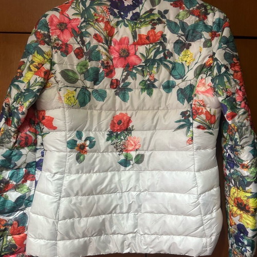 Women's jacket like new with floral print and stand-up collar