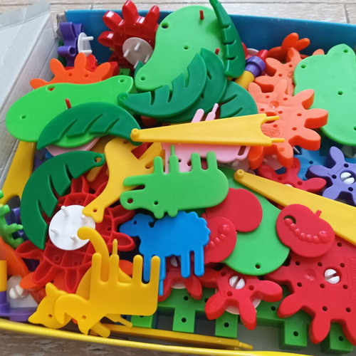 Quercetti Georello Farm construction toy like new, 111 pieces