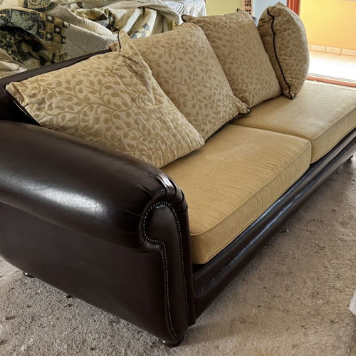 Furniture set like new with corner leather sofa and dining table