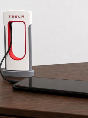 Tesla βάση φόρτισης κινητού εκτυπωμένη σε 3D
