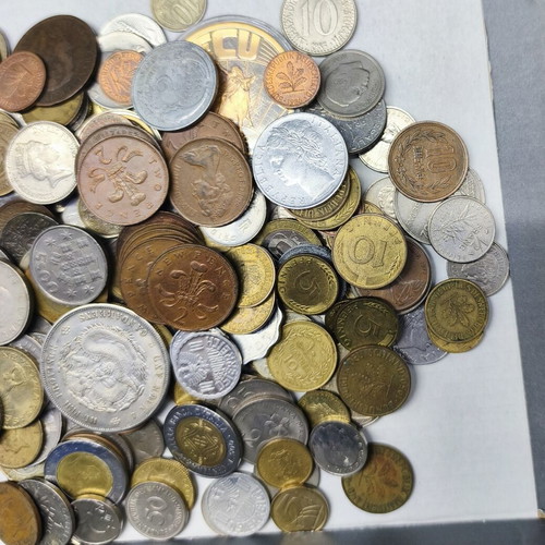 Foreign collectible coins like new, over one kilo