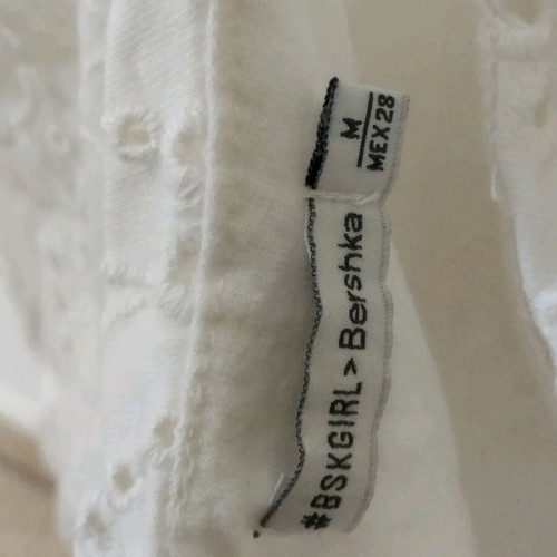 Ολόσωμο σορτσάκι Bershka μεταχειρισμένο, κρεμ με δαντέλα