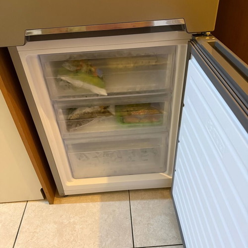 Heinner HC-HM262XE++ fridge freezer, 262L, height 180cm