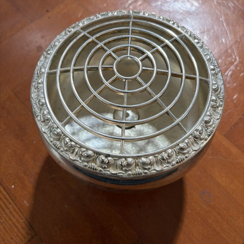 Silver-plated bowl flower holder like new with flower support grid