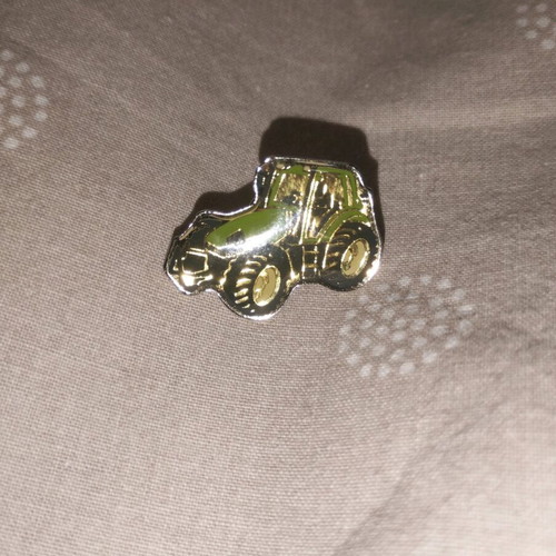 John Deere vintage pin like new