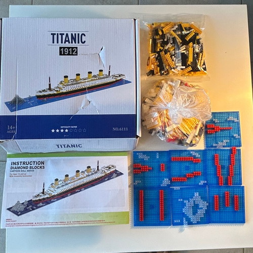 Titanic 1912 Diamond Micro Blocks set like new