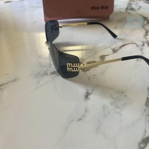 Sunglasses with UV400 protection like new, black