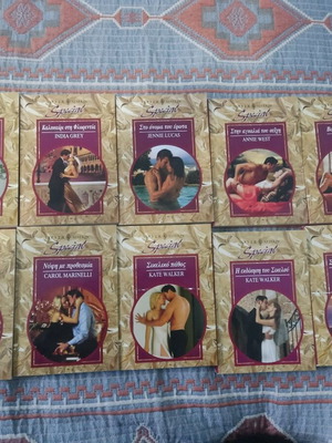 Arlekin collectible books used, pack of 10