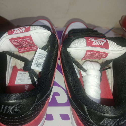 Nike SB Dunk Low Pro Chicago new, size 45, black and red