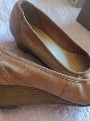 Tamaris flat heels size 38 chestnut used