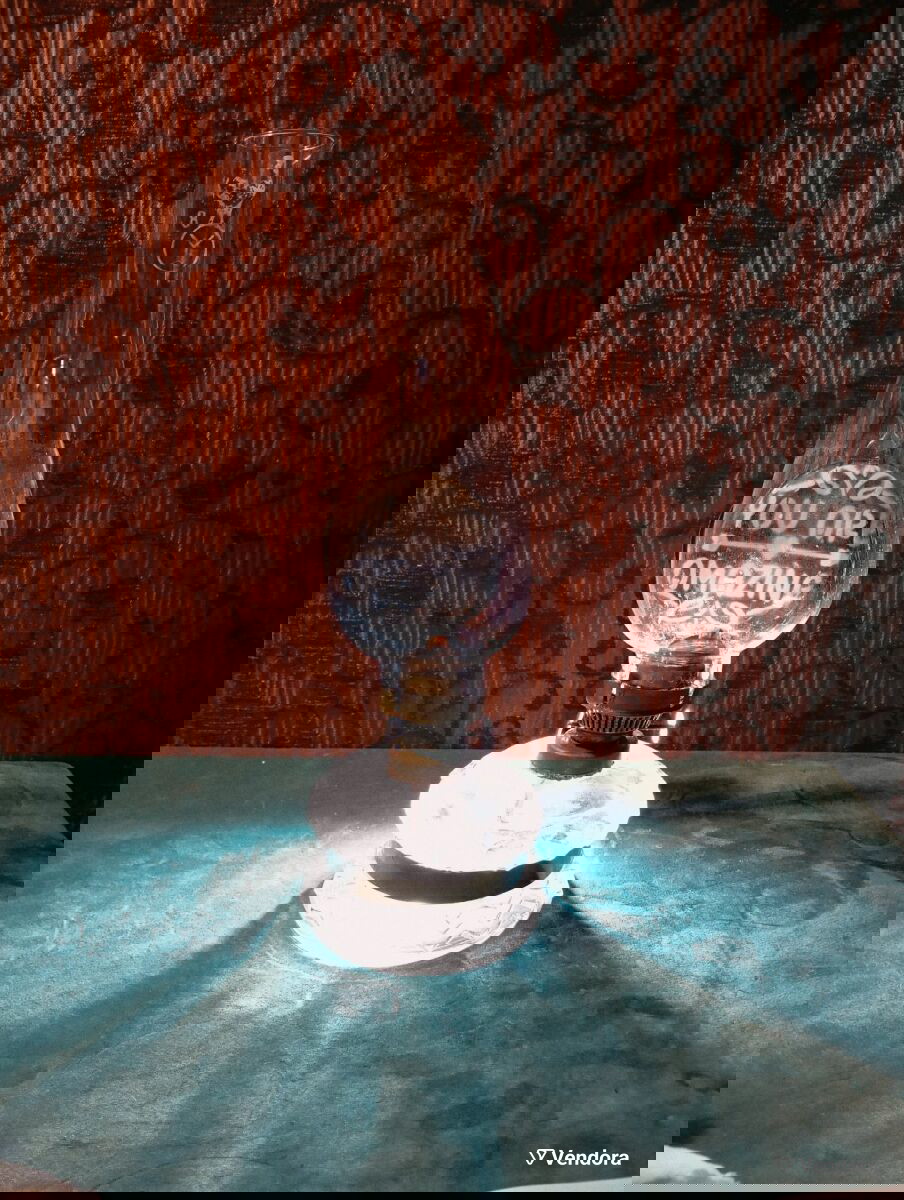 Λάμπα πετρελαίου μεταχειρισμένη vintage με γυάλινο σώμα και χακί λεπτομέρειες