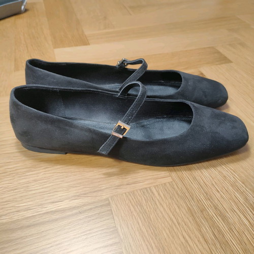 H&M black ballerinas with strap like new, size 42