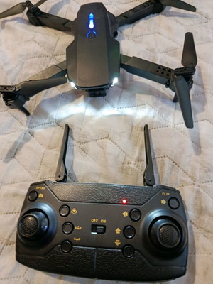 Drone like new with two cameras and 10-12 minutes flight time