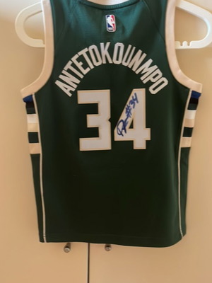 Milwaukee Bucks Jersey Giannis Antetokounmpo υπογεγραμμένο, σαν καινούργιο, παιδικό μικρό