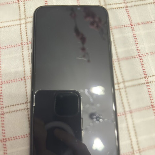 Iphone 11 Pro 64 Gb used with 2 cases and screen protector