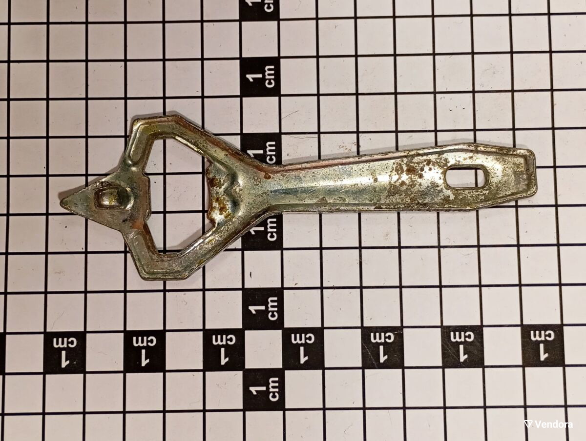 Μεταλλικό ανοιχτήρι μπουκαλιών μεταχειρισμένο