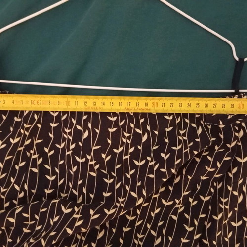 Sempre wrap skirt like new, dark blue with ecru leaf pattern, S/M