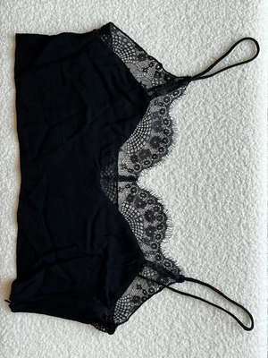 Zara cropped black sleeveless top used with lace and side zipper