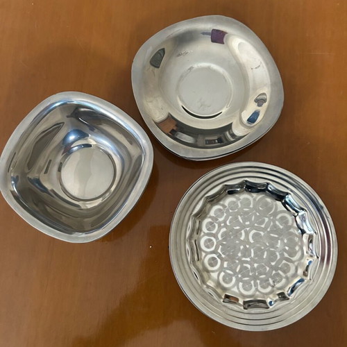 Tin plate set used, 6 bowls and 12 plates