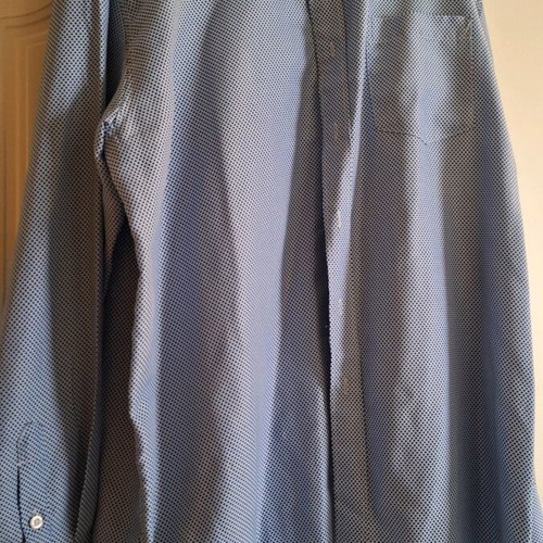 Men's blue polka dot shirt used