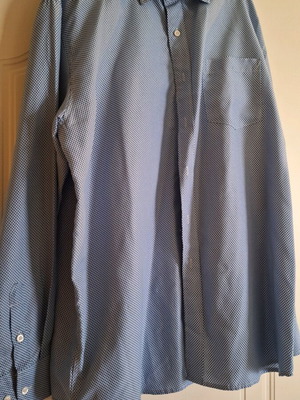 Men's blue polka dot shirt used