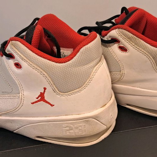 Nike Jordan Air Aura 3 used white athletic shoes size 39