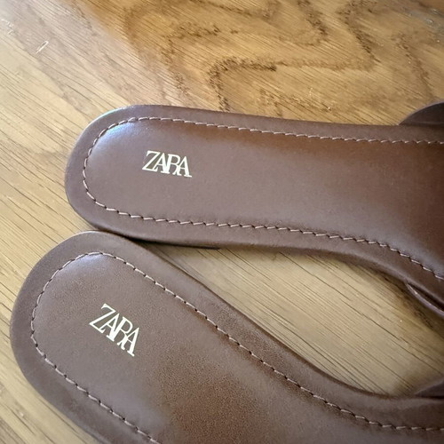 Zara women's flat brown leather sandals size 41 like new