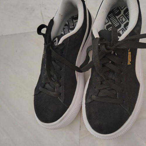 Puma women's sneakers like new, size 36, black and white